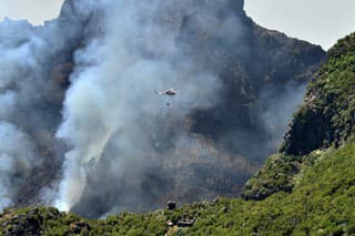 Európska únia poslala dve hasiace lietadlá na ostrov Madeira