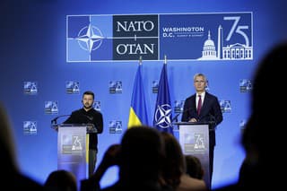 Ukrajinský prezident Volodymyr Zelenskyj a generálny tajomník NATO Jens Stoltenberg.