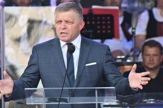 Na snímke predseda vlády SR Robert Fico (Smer-SD) počas prejavu na centrálnych oslavách 80. výročia Slovenského národného povstania (SNP) v Banskej Bystrici.