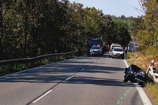 Dopravná nehoda komplikuje premávku medzi Trstínom a Jablonicou