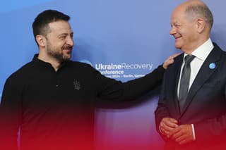 Ukrajinský prezident Volodymyr Zelenskyj (vľavo) a nemecký kancelár Olaf Scholz