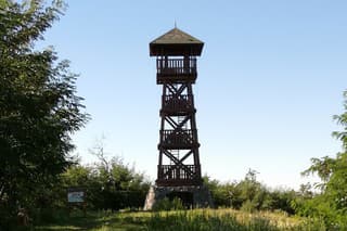 Nad Malými Teriakovcami v historicky významnej lokalite Maginhrad, vyrástla rozhľadňa.