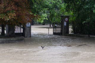 Zaplavený kaštieľsky park v Stupave.