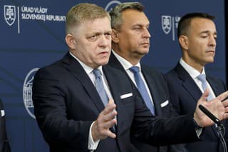 Zľava minister vnútra SR Matúš Šutaj Eštok, predseda vlády SR Robert Fico, podpredseda NR SR Andrej Danko, minister školstva, výskumu, vývoja a mládeže SR Tomáš Drucker.