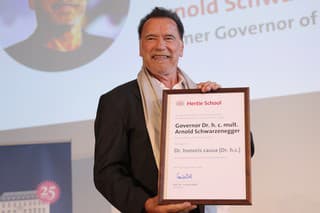 Schwarzenegger dostal čestný doktorát za angažovanosť v ochrane klímy.