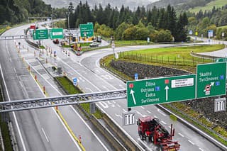 Na Slovensku máme nižšie ceny známok, ale aj menej kilometrov diaľnic.