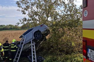 Dopravná nehoda v Michalovskom okrese si vyžiadala život vodiča.