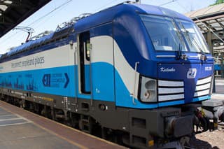 Na snímke lokomotíva spoločnosti European Locomotive Leasing, ktorú si prenájímajú České dráhy.