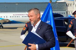 Na snímke prezident SR Peter Pellegrini pred odletom vládneho špeciálu do Spojených štátov na letisku M.R. Štefánika v Bratislave v nedeľu 22. septembra 2024.