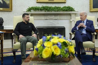 Ukrajinský prezident Volodymyr Zelenskyj a americký prezident Joe Biden.