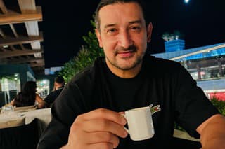 Serhat Akin sa stal obeťou brutálneho útoku.