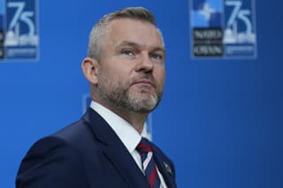 Slovenský prezident Peter Pellegrini hovorí počas príchodu na summit NATO vo Washingtone v stredu 10. júla 2024. 