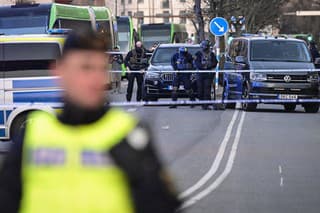 Polícia na mieste krvavého incidentu. 