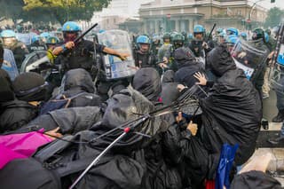 Tisíce propalestínskych demonštrantov protestovali v mestách po celom svete.