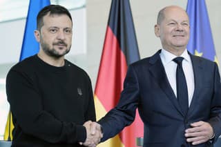 Na snímke ukrajinský prezident Volodymyr Zelenskyj (vľavo) a nemecký kancelár Olaf Scholz.