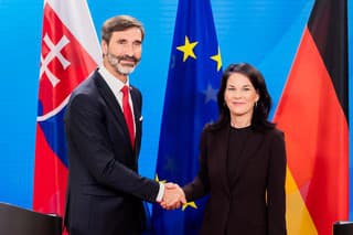 Minister zahraničných vecí a európskych záležitostí SR Juraj Blanár a nemecká ministerka zahraničných vecí Annalena Baerbocková počas tlačovej konferencie po spoločnom stretnutí v Berlíne 11. októbra 2024.