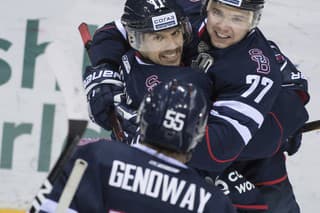  Na snímke vľavo hráč Slovana Zach Boychuk oslauje gól so spoluhráčmi, uprostred Colby Genoway a vpravo Martin Réway.