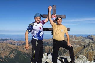 Pavol (48, vpravo) a Stanislav (52) na vrchole Kriváňa.