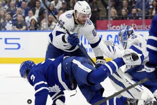 Erik Černák (Tampa Bay) v súboji proti Torontu.