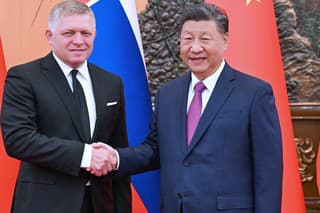 Premiér Robert Fico a čínsky prezident Si Ťin-pching v Pekingu 1. novembra 2024.