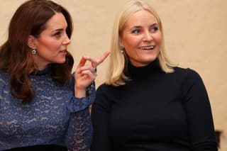 Na snímke princezné Kate Middleton a Mette-Marit.