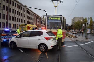 V Bratislave došlo k tragickej zrážke električky s chodkyňou. 