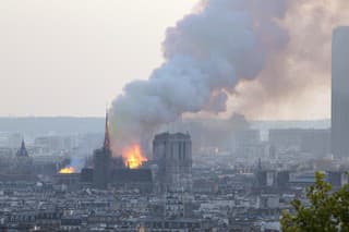 Parížska katedrála Notre-Dame je pripravená na reštaurátorské práce.
