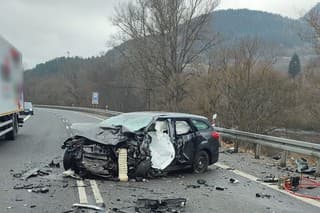 Neďaleko Ružomberka došlo k tragickej nehode.