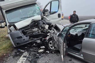 K nehode došlo na ceste medzi Kameničnou a Hadovcami.