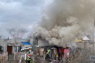 Situácia po požiari rodinného domu v košickej mestskej časti (MČ) Džungľa.