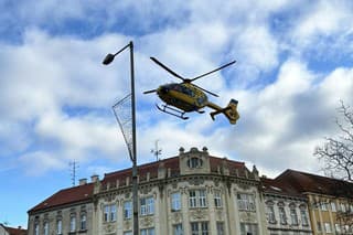 Juhomoravskí hasiči, policajti a záchranári v Znojme zasahovali pri nedeľnom výbuchu v bytovom dome.