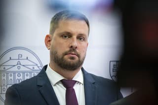 Na snímke minister zdravotníctva SR Kamil Šaško (HLAS-SD) počas tlačovej konferencie po rokovaní Hospodárskej a sociálnej rady (HSR) v Bratislave.