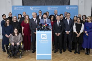 Bývalý minister zahraničných vecí a neúspešný prezidentský kandidát Ivan Korčok a líder Progresívneho Slovenska (PS) Michal Šimečka počas tlačovej konferencie v Bratislave.