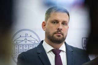 Na snímke minister zdravotníctva SR Kamil Šaško (HLAS-SD) počas tlačovej konferencie po rokovaní Hospodárskej a sociálnej rady (HSR) v Bratislave.