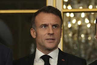 Macron VYNECHÁ