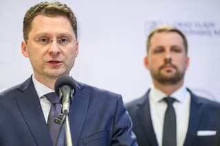 Predseda Lekárskeho odborového združenia (LOZ) Peter Visolajský a minister zdravotníctva SR Kamil Šaško (Hlas-SD).