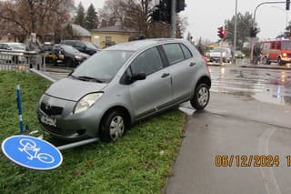 Polícia hľadá svedkov nehody dvoch osobných áut, ktorá sa stala v Piešťanoch