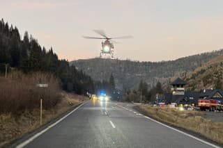 Pri havárii pri Nižnej Boci zasahoval aj vrtulník.