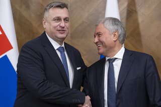 Na snímke vpravo predseda ruskej Šátnej Dumy Vjačeslav Volodin a vľavo podpredseda NR SR Andrej Danko (SNS) počas oficiálnej návštevy Ruskej federácie 13. januára 2025 v Moskve. 