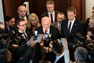 Na snímke uprostred zľava poslanec NR SR František Mikloško (KDH) a predseda KDH Milan Majerský.