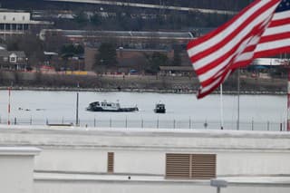 Oba stroje sa zrútili do rieky Potomac. Haváriu nikto neprežil.  