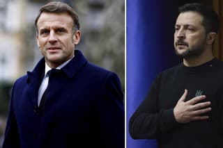Emmanuel Macron (vľavo) a Volodymyr Zelenskyj