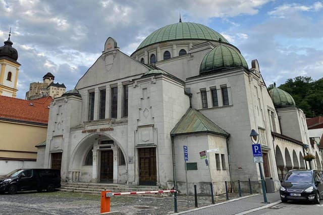 Vnútro synagógy