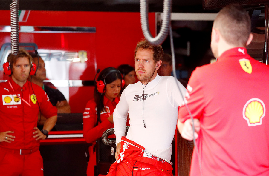 Vettelova smola pokračuje.