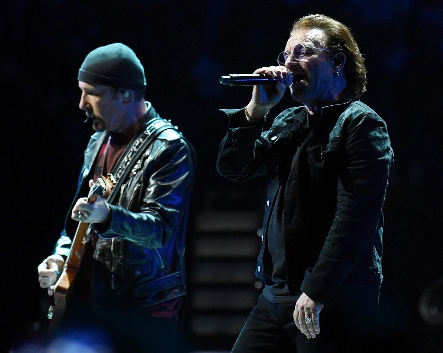 Bono (vpravo) a The