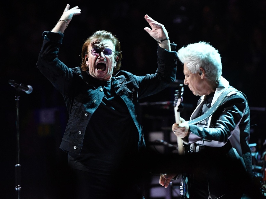 Bono (vľavo) a Adam