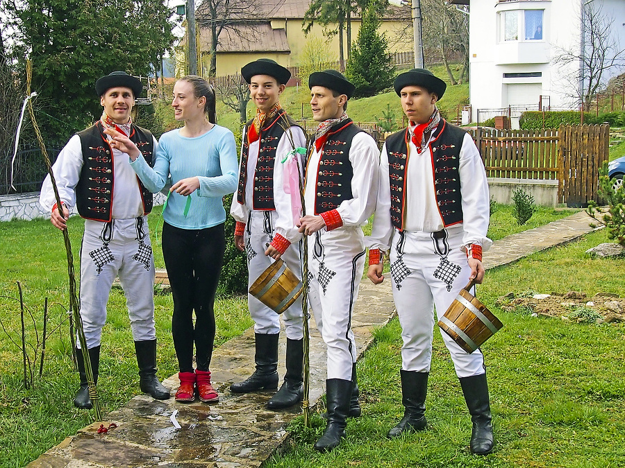 Dievčatá by sa podľa folkloristov urazili, ak by ich poriadne nepočastovali vodou. 