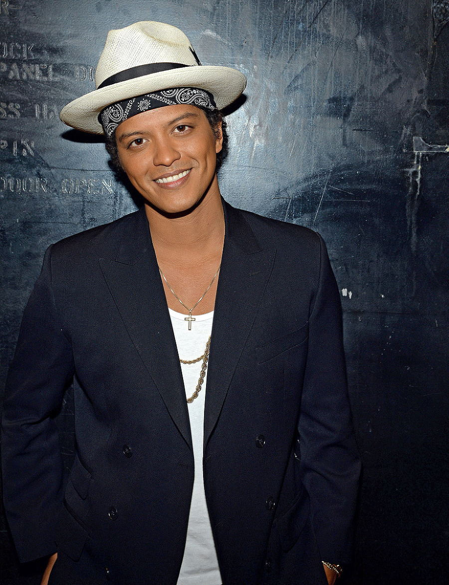 Bruno Mars (31), spevák.