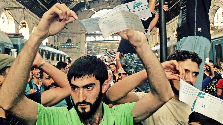 Utečenci demonštrujú na stanici