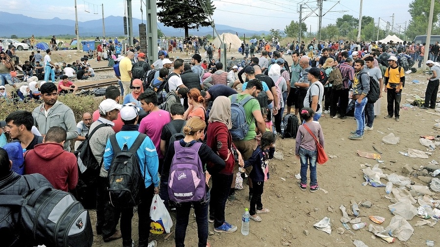 Migranti pripravení prekročiť macedónsko-grécke